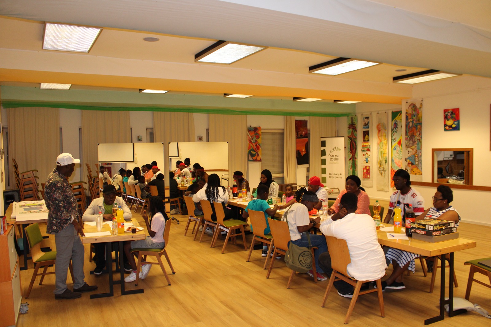 kulturellen Austausch und intergenerationalen Dialog Brücken zu bauen und eine gerechte, offene Gesellschaft zu stärken